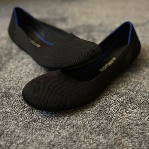 Size 8 black Rothy’s